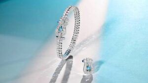 Fred's Force 10 bracelet is connected by a buckle, its two lines of brilliant-cut and princess-cut diamonds interchangeable with other bracelets and large buckles from the collection. Both pieces are accompanied by a ring and a single earring to complete the Force 10 Duality set. Image credit: ©ARR, Fred